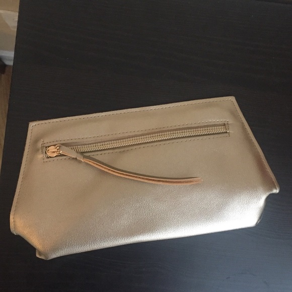 SOLD! Saks Fifth Ave make up clutch, used once! - Picture 4 of 7